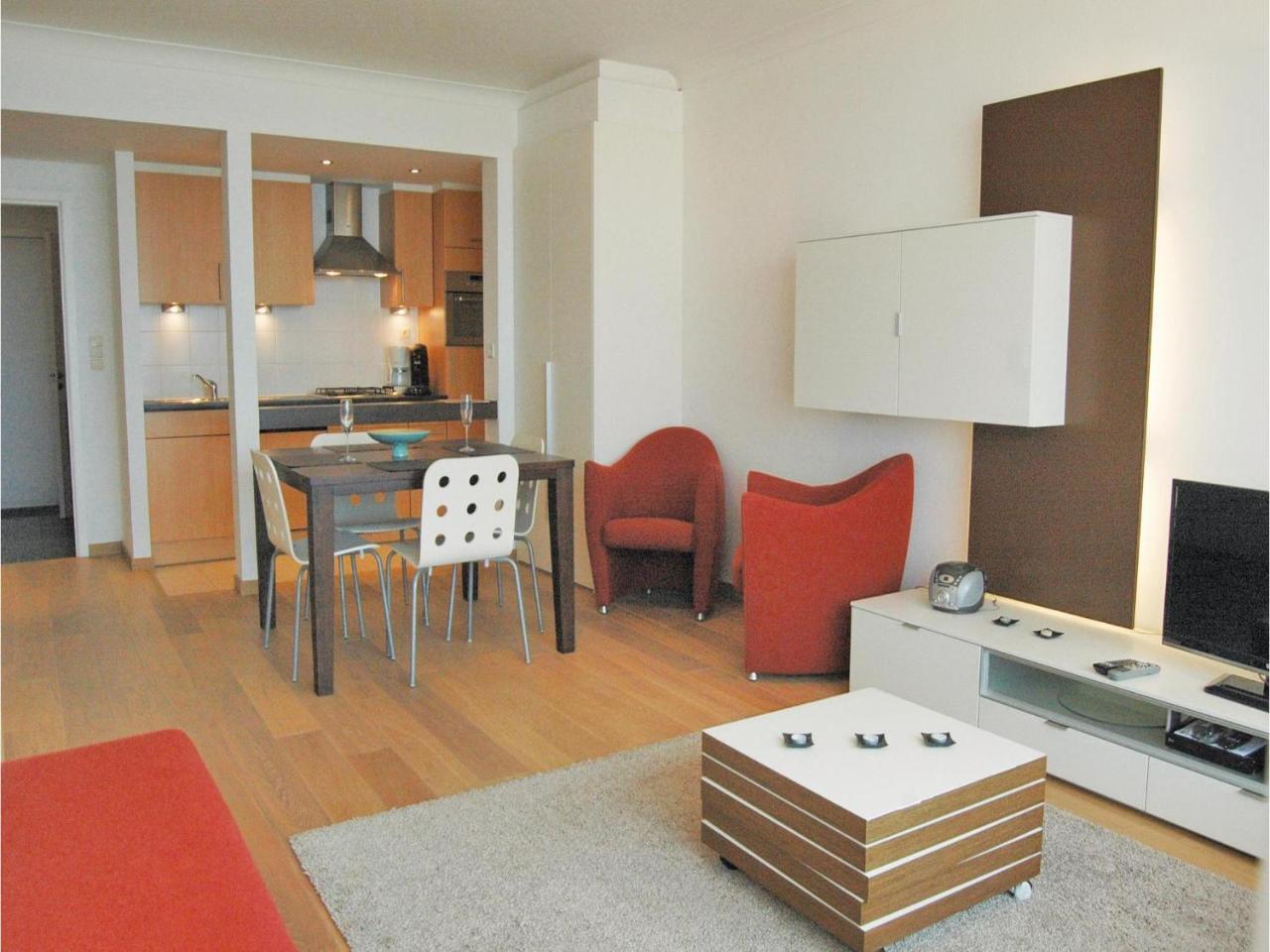 Angeles Ref, 130 Apartment *